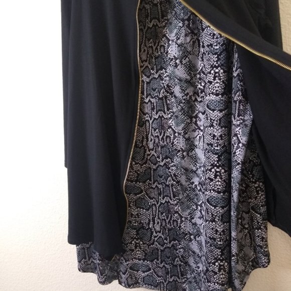 Plus 2X Avenue Black Animal Print Dual Layered Scoop Neck Zip BackTunic - Picture 5 of 12